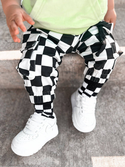 BLACK & WHITE CHECKERED | CARGO SWEATPANTS
