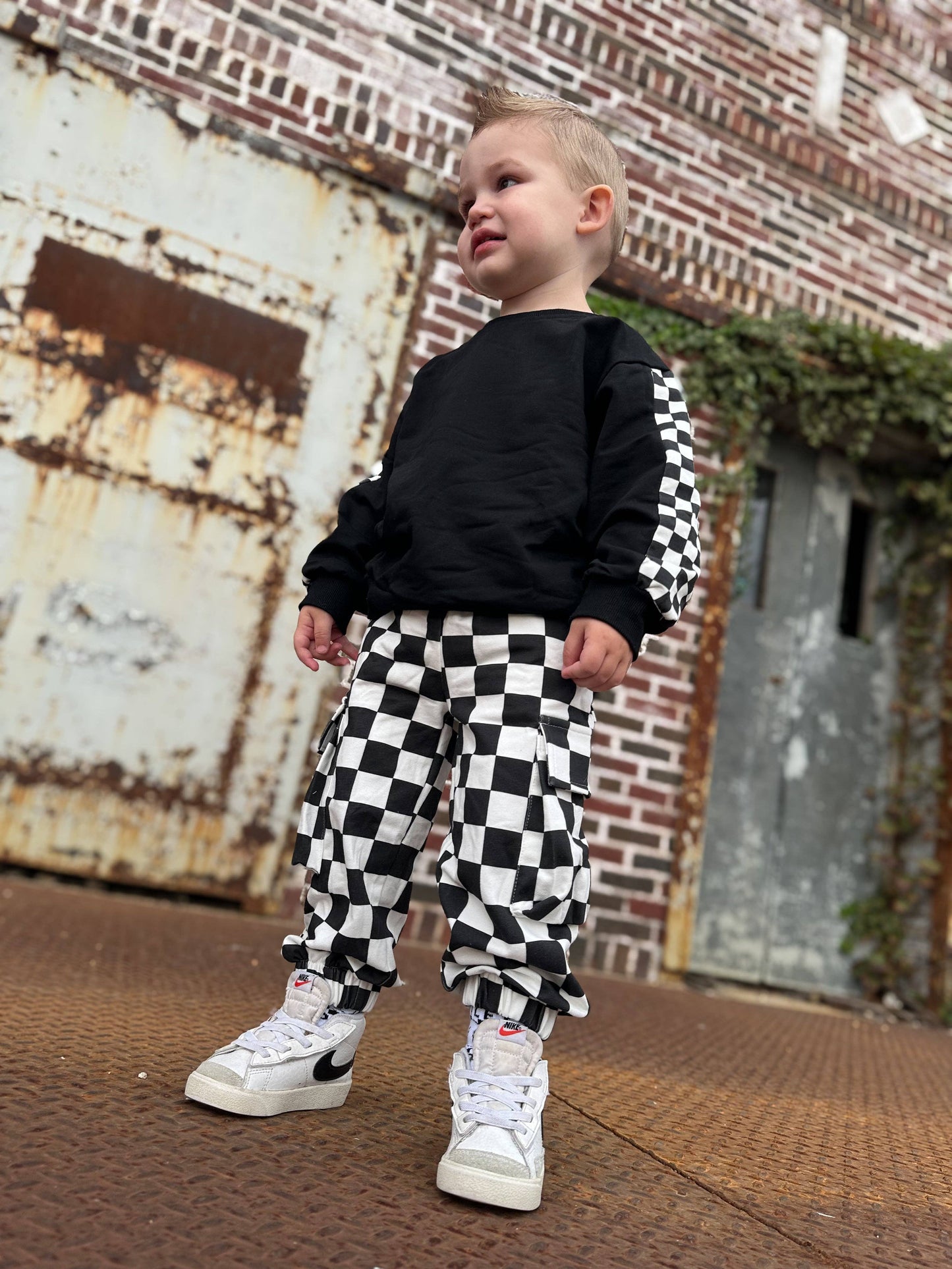 BLACK & WHITE CHECKERED | CARGO SWEATPANTS